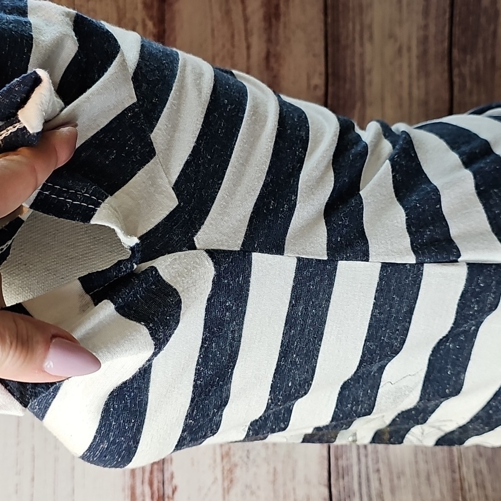 AGENDA BLUE & WHITE STRIPED BOTANICAL SILVER FOIL CUTOUT BACK PULLOVER TEE - Picture 10 of 13